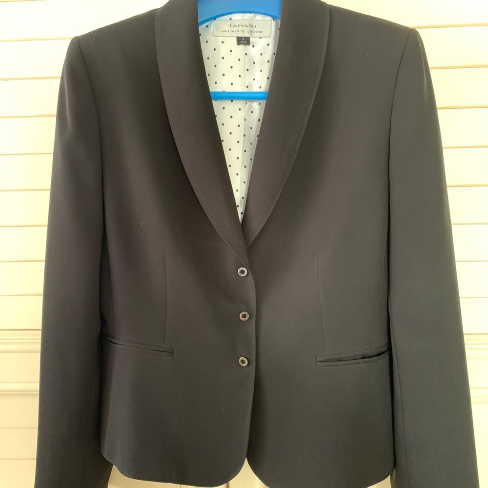 Ladies blazer by Tahari Arthur S Levine